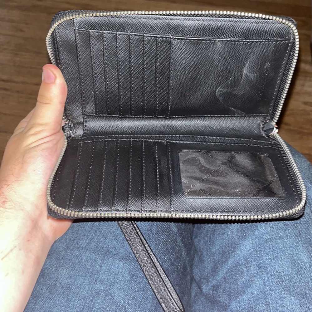 michael kors wallet - Picture 2 of 4